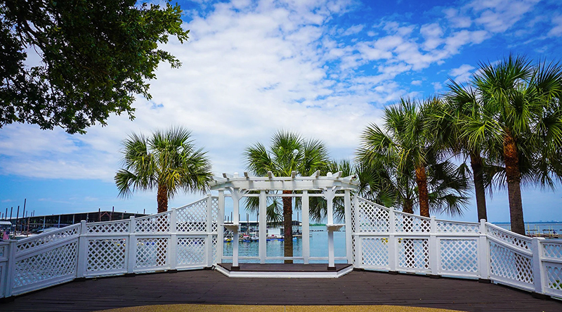 Sneaky Pete's Lake Side